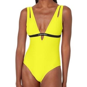 NWOT Calvin Klein woman’s size small one piece suit!